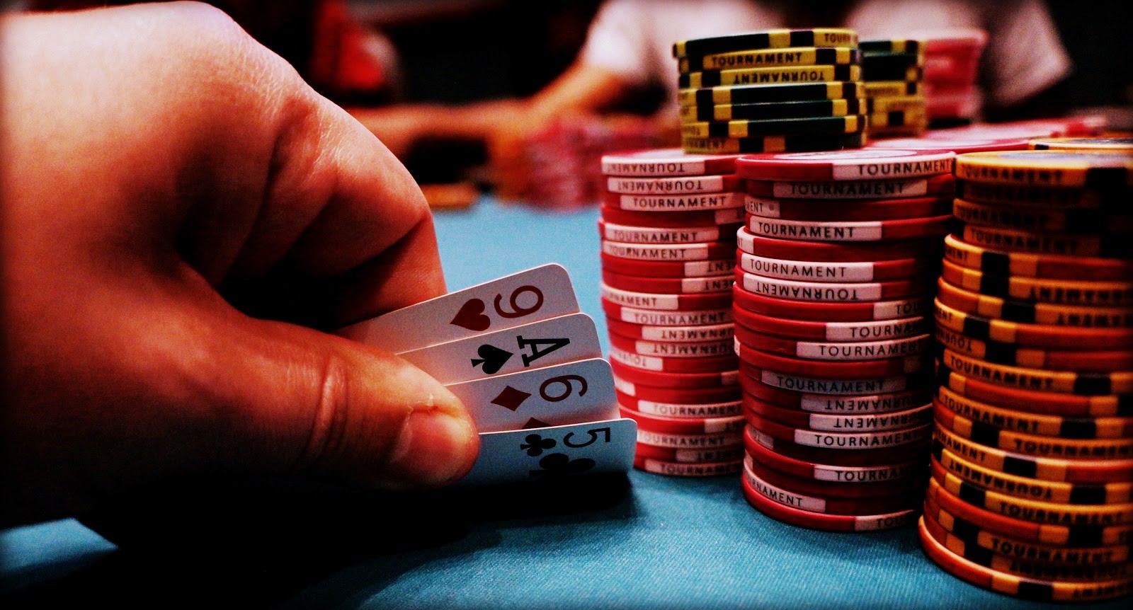 Poker omaha có thể chơi bằng luật no limit hoặc pot limit